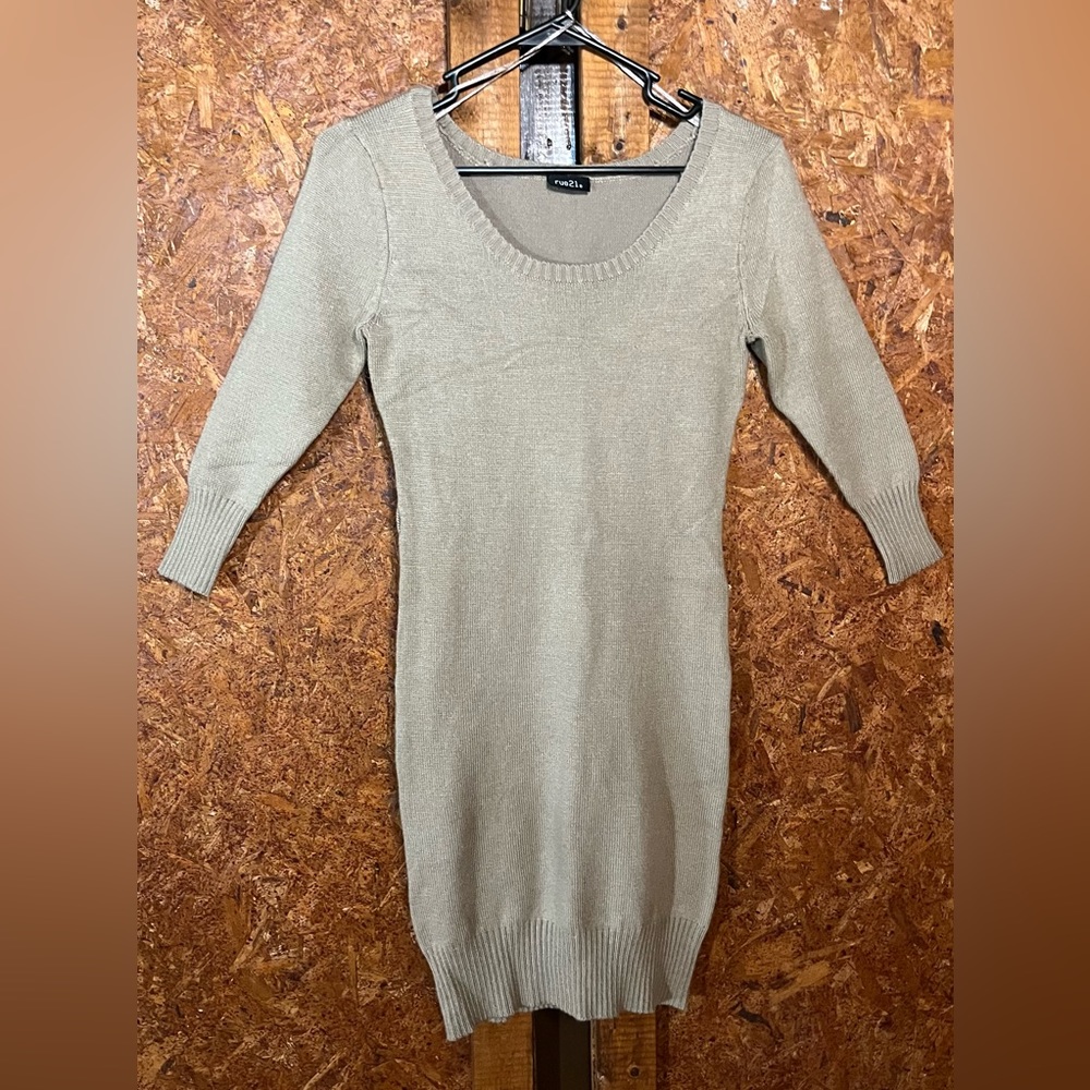 Rue 21 knee length medium women’s tan sweater dress